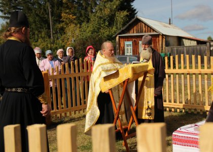 Освящение поклонного креста в деревне Речелга