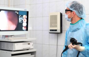 В рамках нацпроекта «Здравоохранение» Свердловский онкодиспансер оснастили технологичными эндоскопами для выявления «раннего рака» 