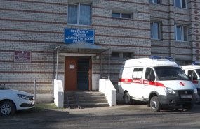 Губернатор Свердловской области поздравил работников скорой медицинской помощи с профессиональным праздником