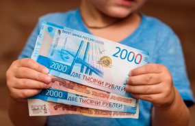 В Свердловской области утвердят выплаты на детей от 8 до 17 лет