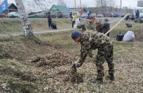 Свердловским муниципалитетам поставили задачипо уборке зимнего мусора 