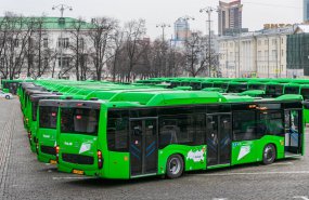 Евгений Куйвашев дал поручения по обеспечению бесперебойной работы общественного транспорта и развитию дорожной отрасли