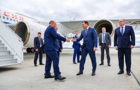 Евгений Куйвашев встретил в аэропорту Кольцово премьер-министра РФ Михаила Мишустина