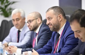 Министр экономики Армении Ваган Керобян на встрече с Евгением Куйвашевым отметил эффективность площадки ИННОПРОМ