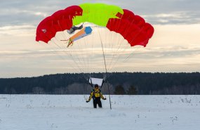 Порядка 750 тренировочных прыжков совершили парашютисты- пожарные Уральской авиабазы