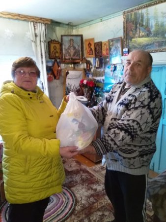 476 граждан и семей Пышминского района получили благотворительную помощь в виде продуктовых наборов. 