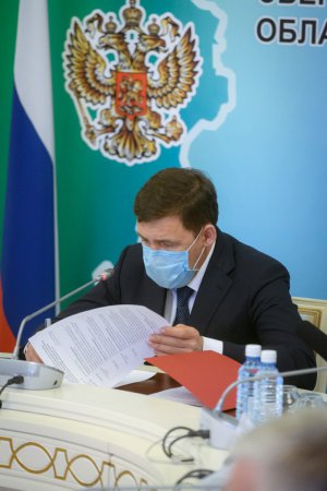 С 1 мая ношение масок в Свердловской области в общественных местах становится обязательным.