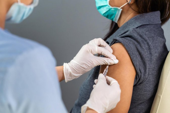 Расширен перечень профессий, подлежащих обязательной вакцинации против новой коронавирусной инфекции