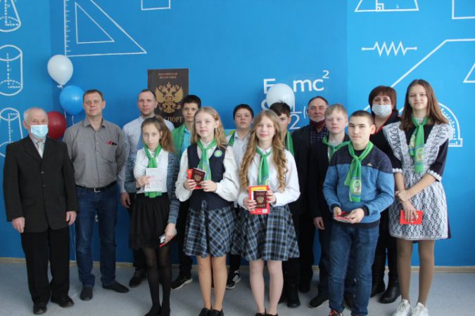 Сотрудники Пышминской полиции вручили ученикам  Ощепковской школы первые  паспорта