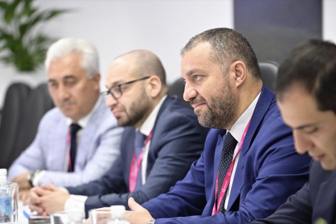 Министр экономики Армении Ваган Керобян на встрече с Евгением Куйвашевым отметил эффективность площадки ИННОПРОМ