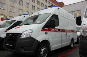 Павел Креков вручил ключи от 28 машин скорой помощи, которые отправятся города и поселки Свердловской области 