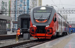 Началось движение поездов по маршруту Челябинск – Екатеринбург, разработанному по поручению Евгения Куйвашева