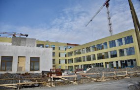 Евгений Куйвашев оценил ход работ на стройплощадке «губернаторского лицея» — образовательного центра нового поколения 