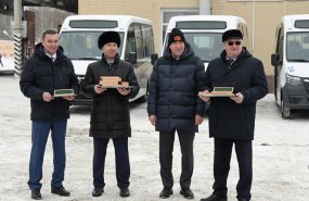 Евгений Куйвашев передал трём свердловским муниципалитетам новые автобусы, приобретенные благодаря нацпроекту «Безопасные качественные дороги»