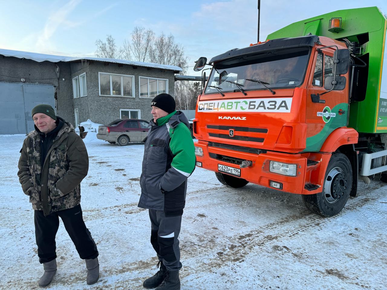 МЧС России поощрит сотрудников «Спецавтобазы», спасших людей из пожара под Богдановичем