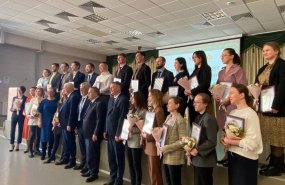 Авторы лучших научных разработок в Свердловской области получили дипломы лауреата премии губернатора