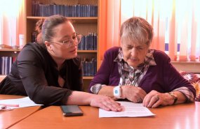 Уникальная служба оперативной помощи для пожилых развивается в Свердловской области благодаря президентскому гранту