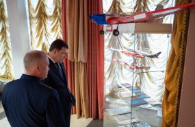 Евгений Куйвашев поздравил сотрудников Уральского управления гражданского воздушного флота с 90-летием ведомства