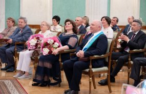 Евгений Куйвашев вручил награды выдающимся уральцам в преддверии Дня России