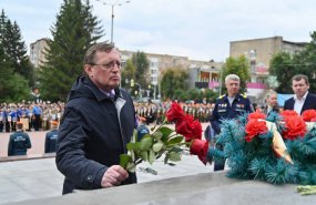 Уральцы почтили память жертв терактов и бойцов, погибших в антитеррористических операциях